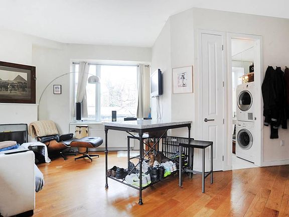 4th image of 167 W 10th St