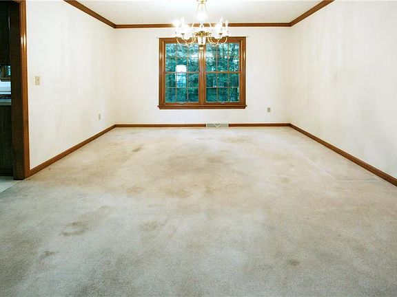5th image of 307 Kelton Pl