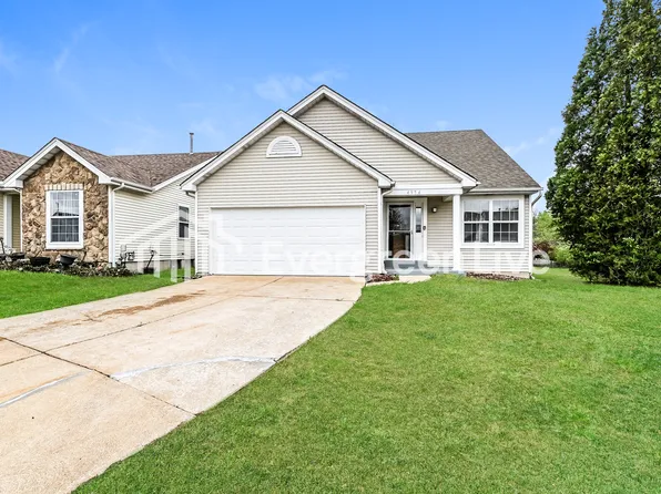 4954 High Crest Ct, Florissant, MO 63033