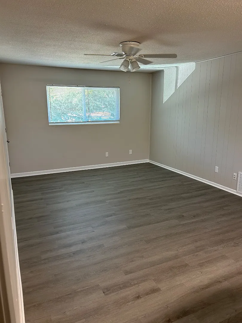 201 Taylor Cir. — Photo 2