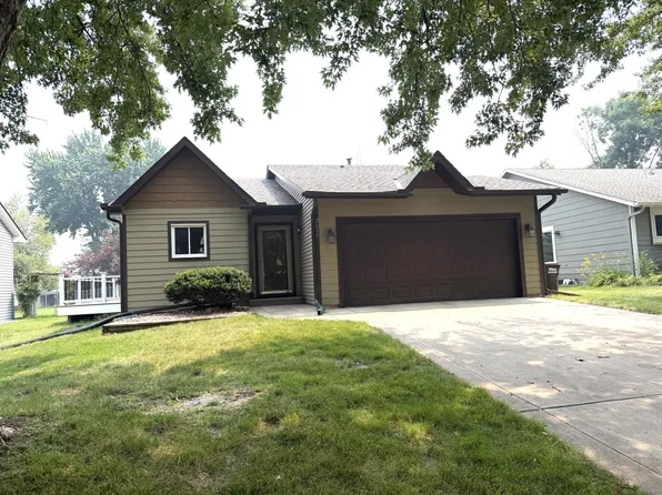 2635 Guthrie Ave N, Oakdale, MN 55128
