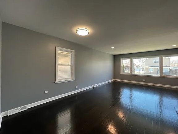 3rd image of 323 22nd Ave Floor 2