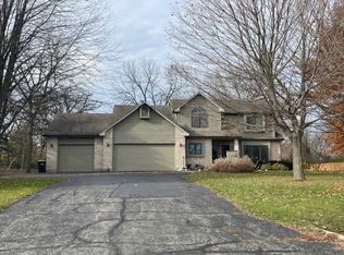 7209 Edgewood Ct, Spring Grove, IL 60081