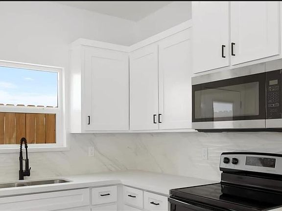 4th image of 1301 E Iris Ave #2