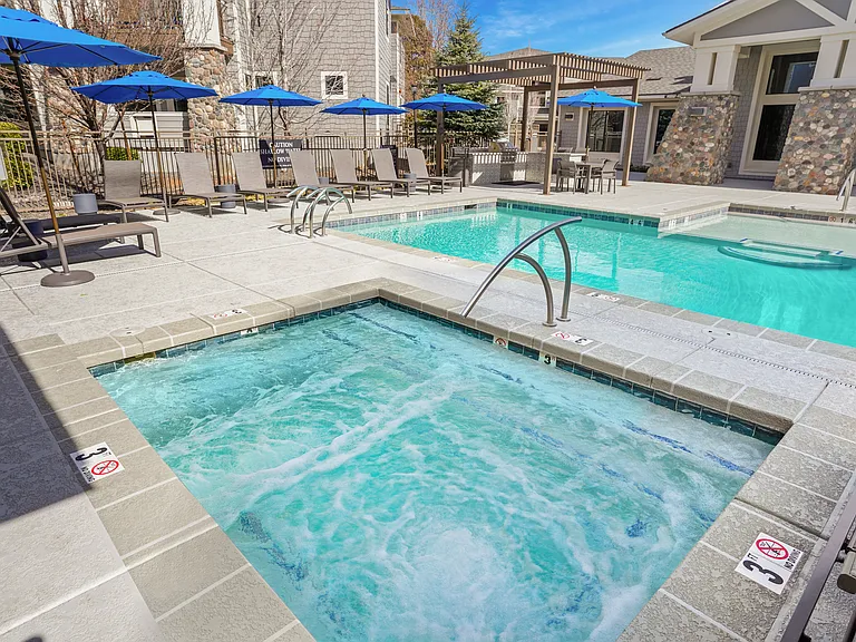 Elevation — Photo 17