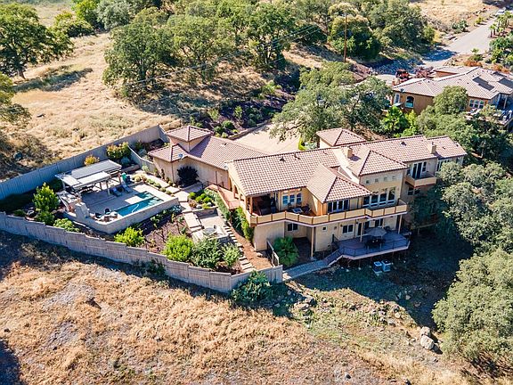 2nd image of 3538 Park Dr