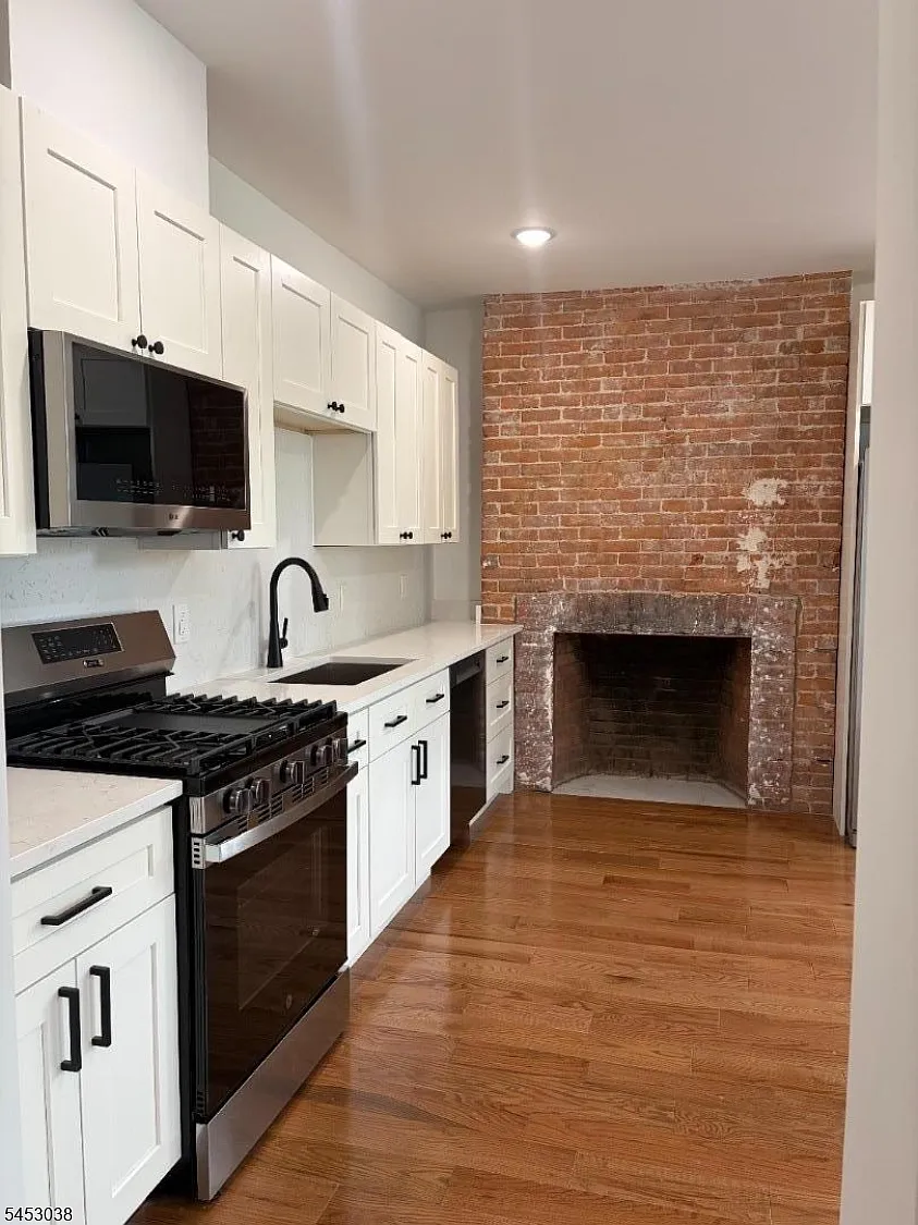 2 bed, 1.0 bath, 772 sqft, $3,250 — Photo 4