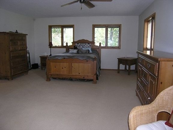 4th image of 495 Highland Pl