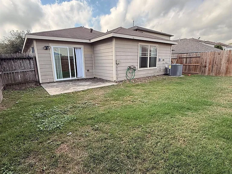 2918 Beacon Grove St — Photo 14