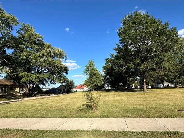 706 N Main St, Urich, MO 64788