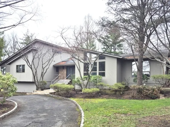 40 Snoden Ln, Watchung Boro, NJ 07069