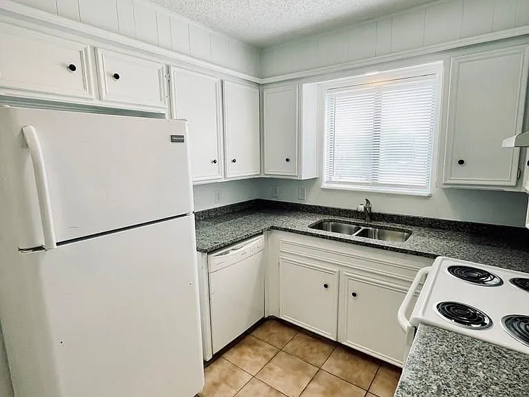1203 Redwood Dr #C — Photo 6