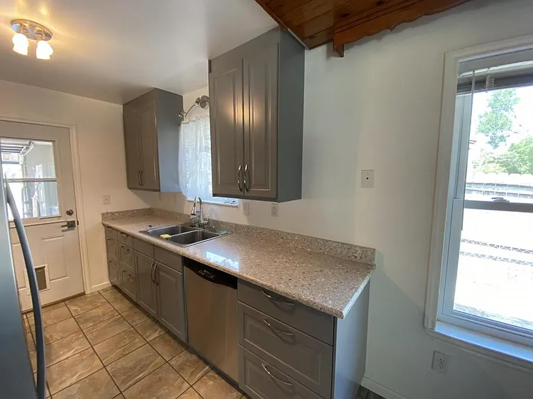 1122 Rhonda Lee St — Photo 26