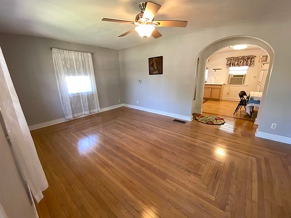 3rd image of 808 W C ST