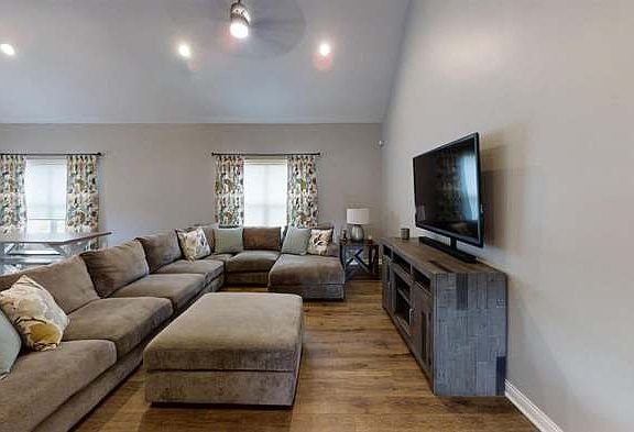 4th image of 321 Patmore Ln #2