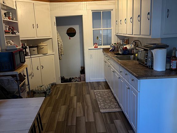 3rd image of 22 Manning St APT 1