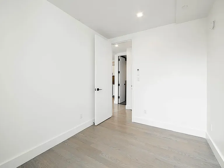 2909 Albemarle Rd #4A — Photo 6