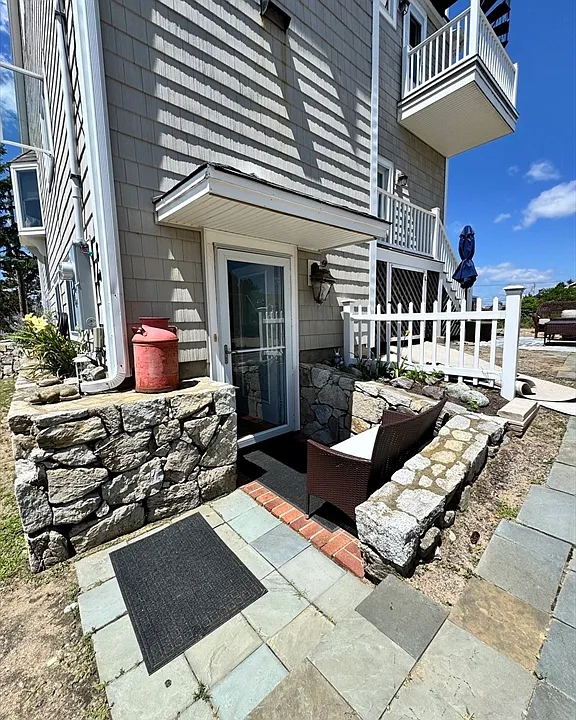 8 6th St #1