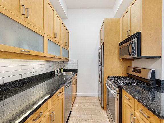 4th image of 372 15th St APT 5B