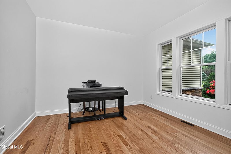 5th image of 12 Carrington Court