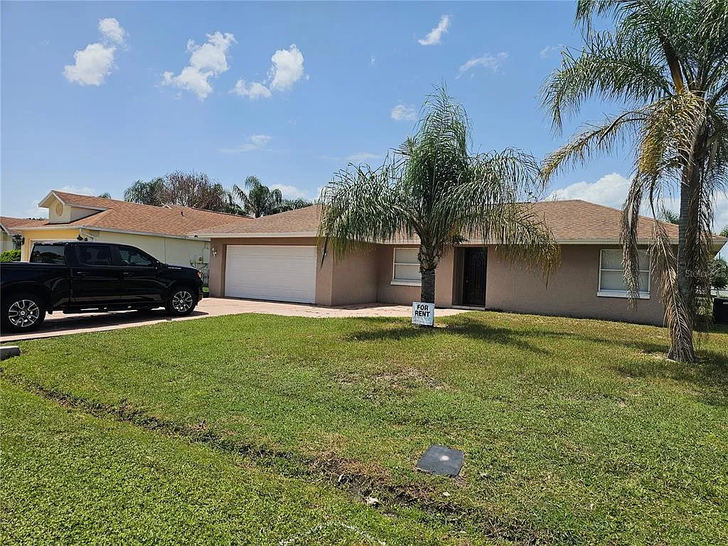 3 bed, 2.0 bath, 1053 sqft, $1,600 — Photo 2