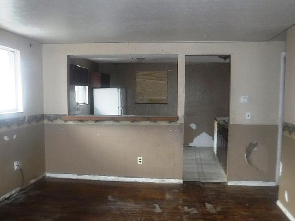 2nd image of 739 Glenmoor Dr