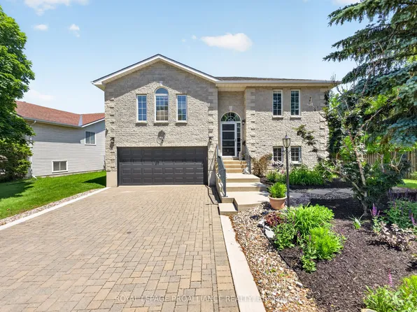 412 Malabar Dr, Kingston, ON K7M 8Z5