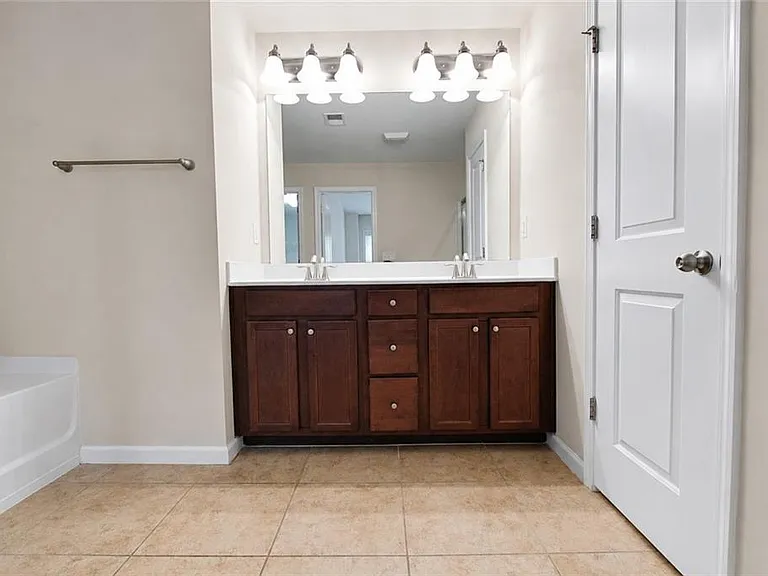 2132 Greencrest Cir — Photo 30