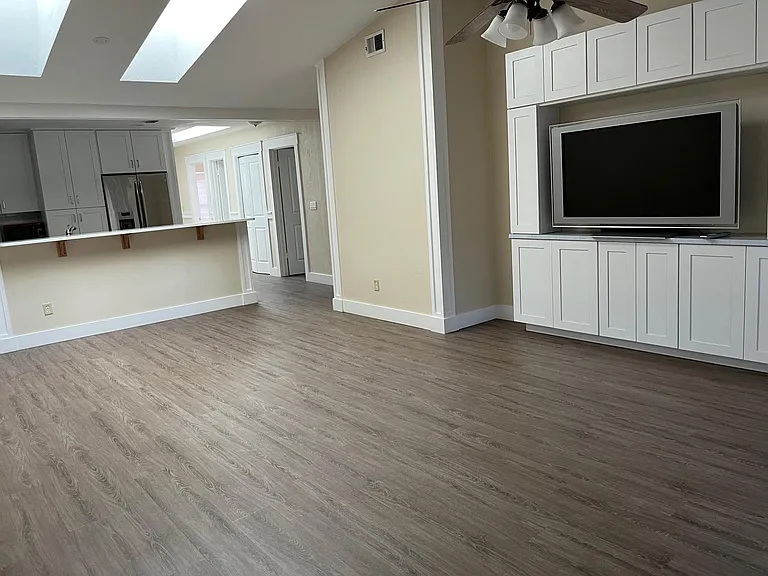 2320 Ironstone Dr E — Photo 9