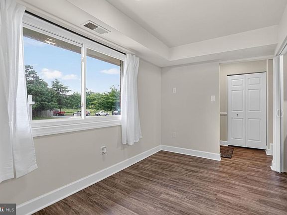4th image of 858 Dogwood Ct