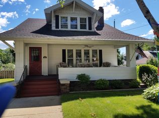 909 N 8th St, Manitowoc, WI 54220