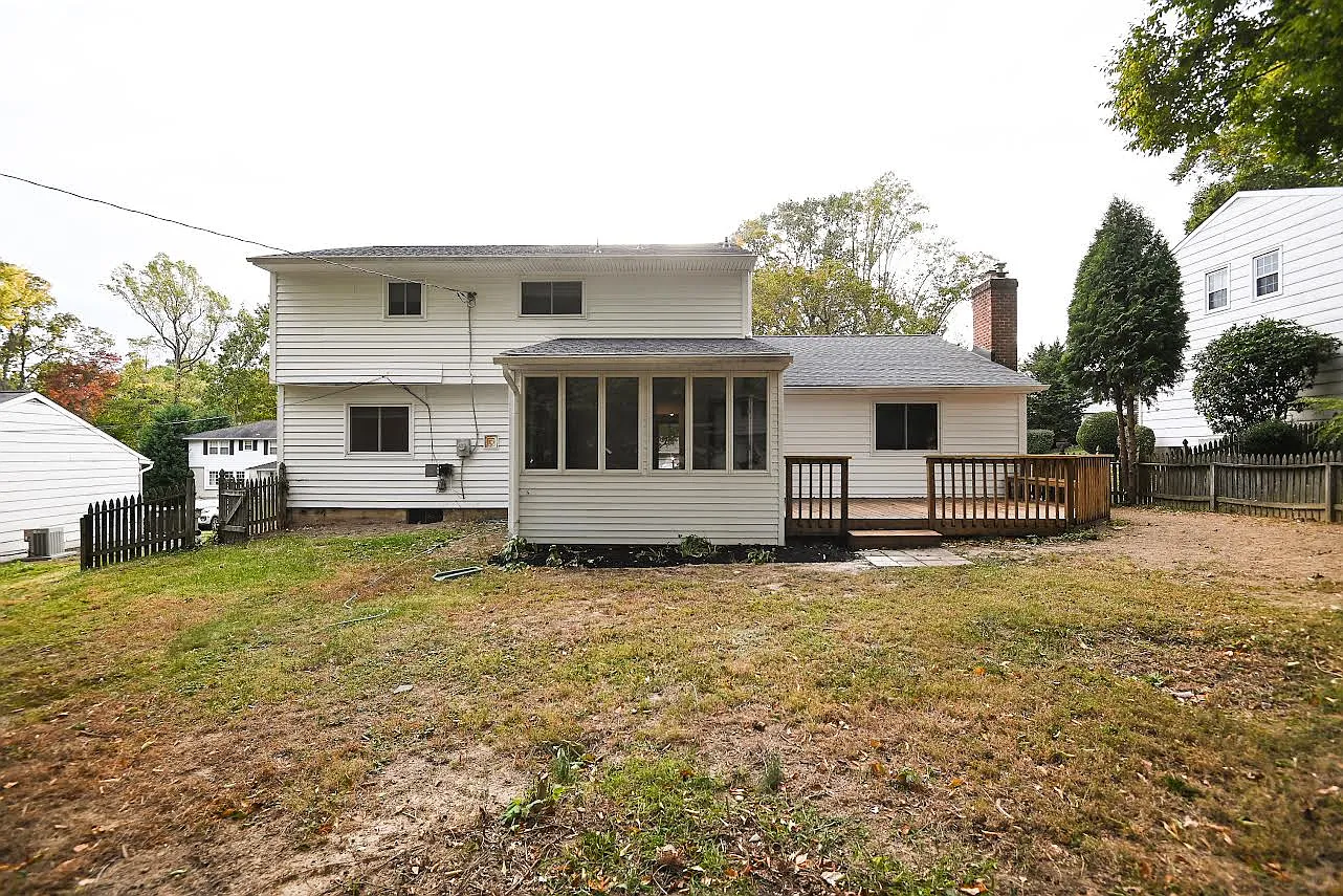 4 bed, 2.5 bath, 2700 sqft, $3,500 — Photo 3