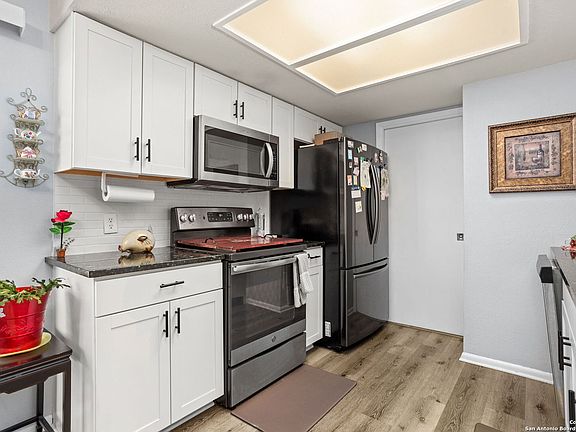 4th image of 16514 Springhill Dr