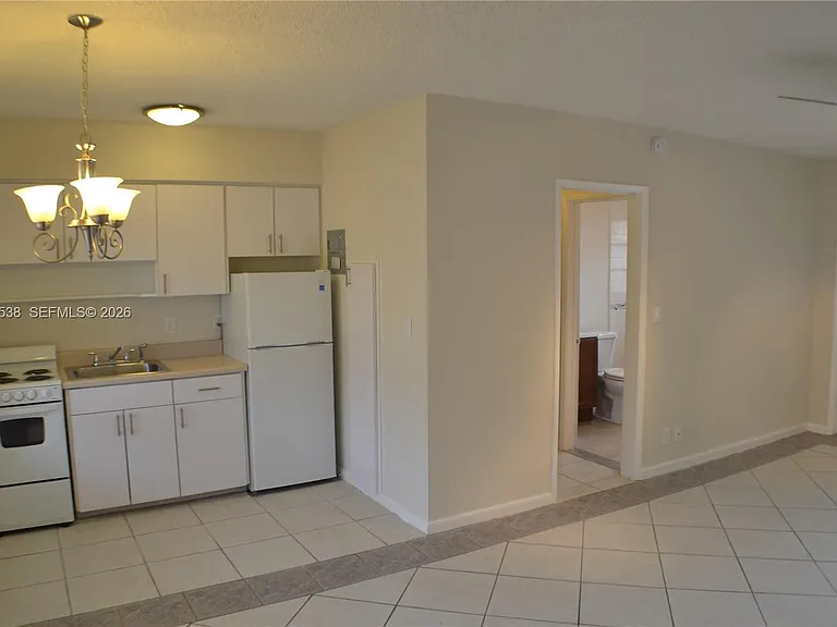 1028 NE 16th Ter #2 — Photo 3