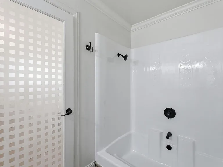 7516 Shady Hollow Dr — Photo 2