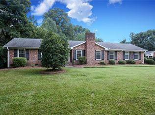 826 Ashwyn Dr, Charlotte, NC 28211