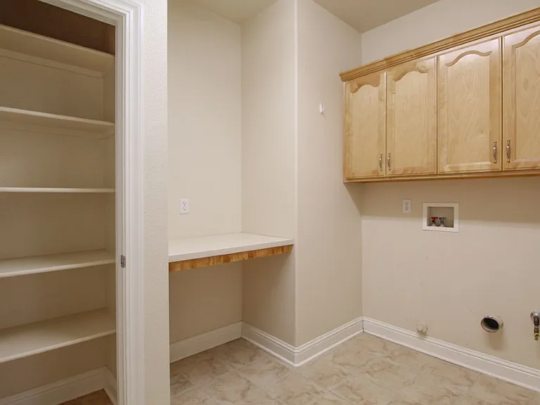 620 San Gabriel St — Photo 25