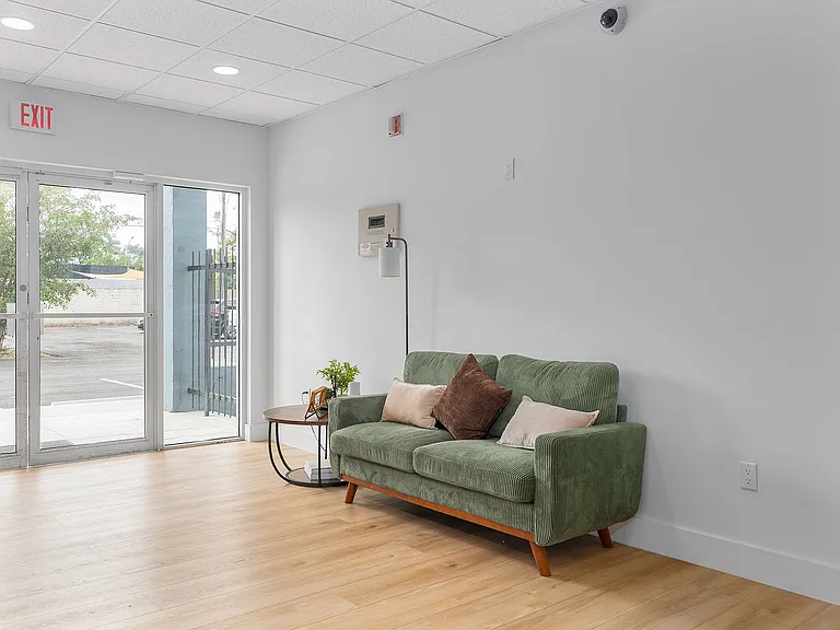 Leasing Office 1 (Web Quality) - Vista Shores