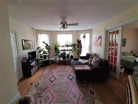 2nd image of 300 Jarvis St APT 1