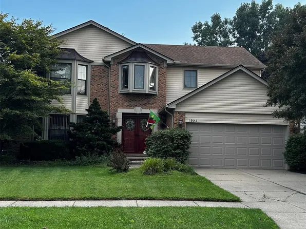 19642 Shorecrest Dr, Clinton Township, MI 48038