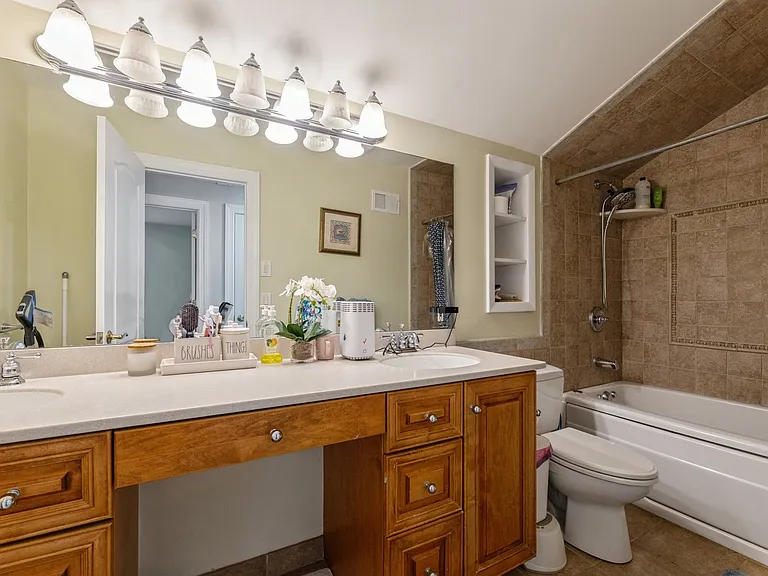 107 Hudson Ave #107 — Photo 36