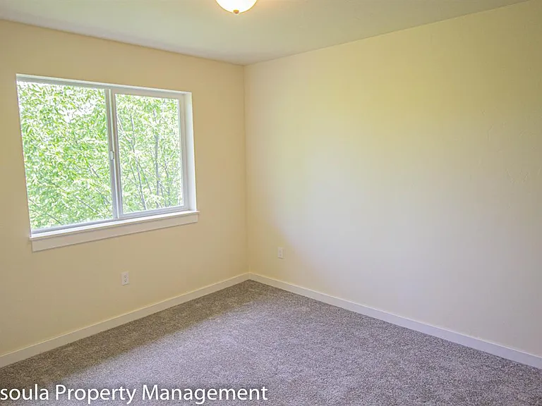 American Way Apartments — Photo 6