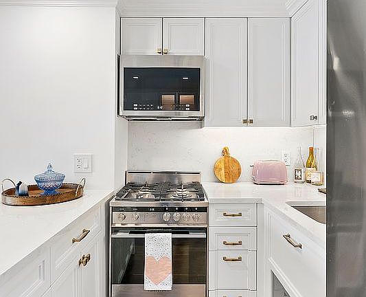 4th image of 210 E 15th St APT 11-J