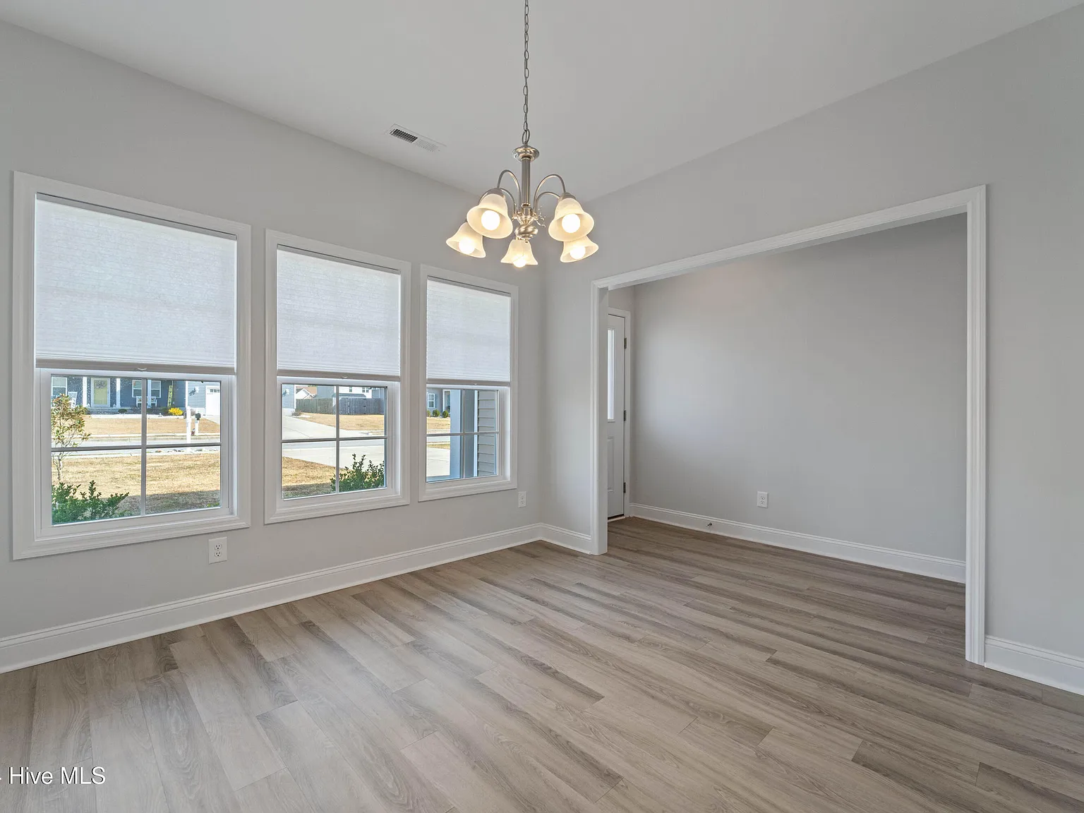 3 bed, 2.0 bath, 1452 sqft, $1,795 — Photo 4
