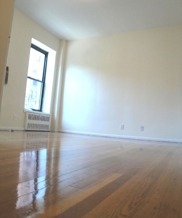 2nd image of 1125 Lexington Ave APT 1A