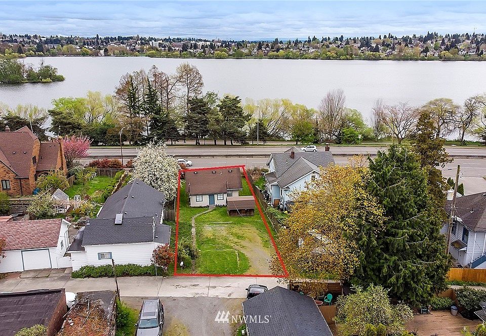 1st image of 6713 Aurora Avenue N