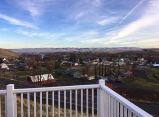 76 NE Mount Hebron Dr, Pendleton, OR 97801