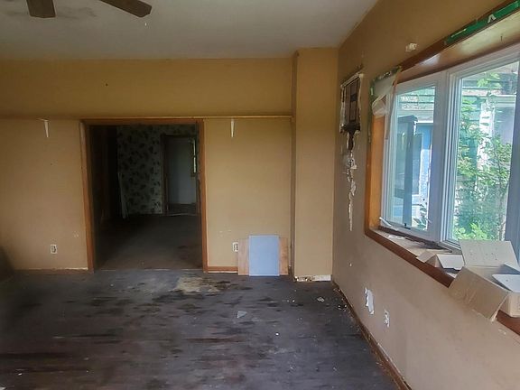 2nd image of 113 W Main St