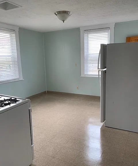 69 E Transit St — Photo 6