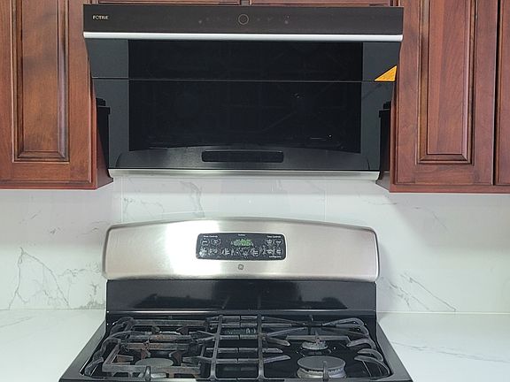 3rd image of 31 Latourette Ln Floor 2
